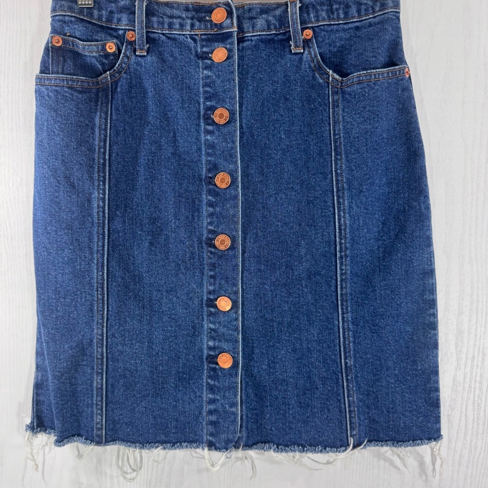 GAP Denim Skirt Button Fly Dark Wash Women's Size 27 Distressed Hem - Picture 12 of 13